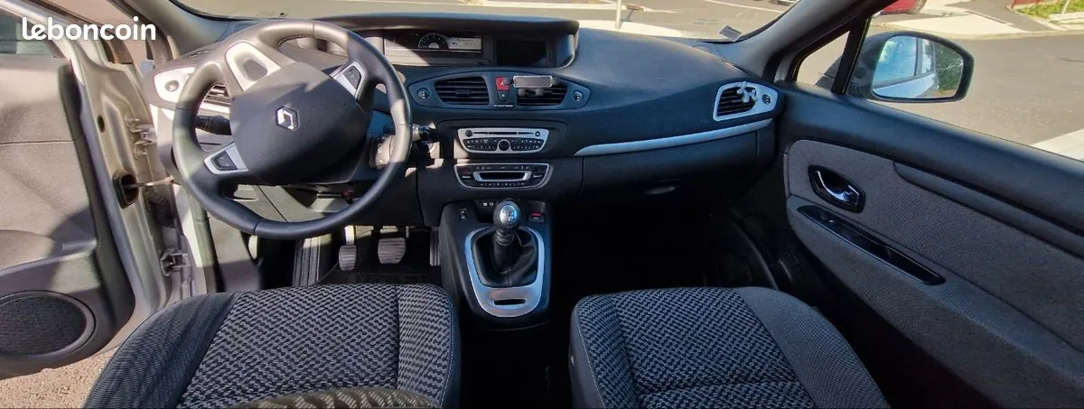 Renault Scenic 2011 photo 3