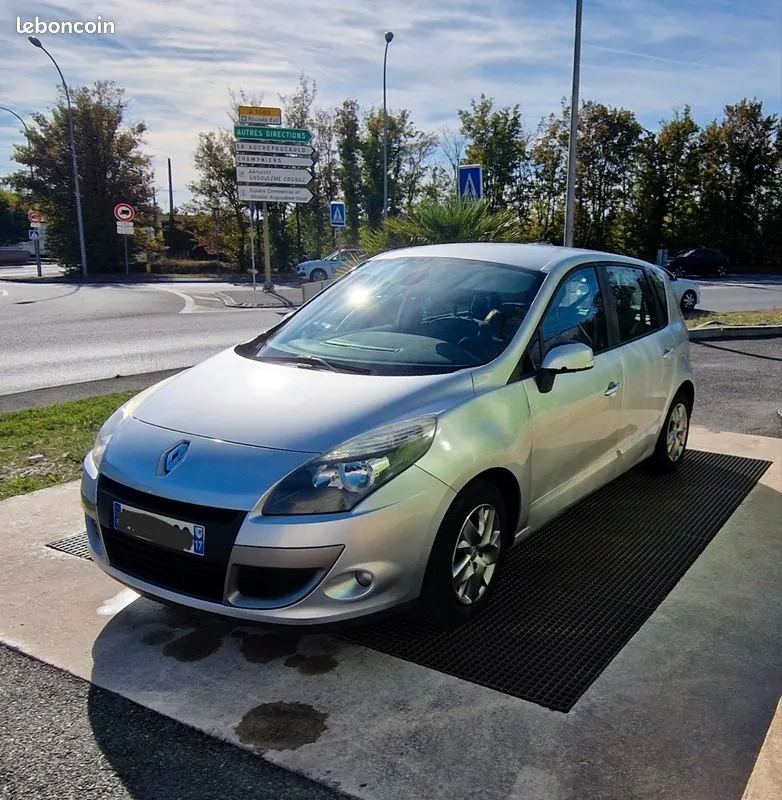 Renault Scenic 2011 photo 2