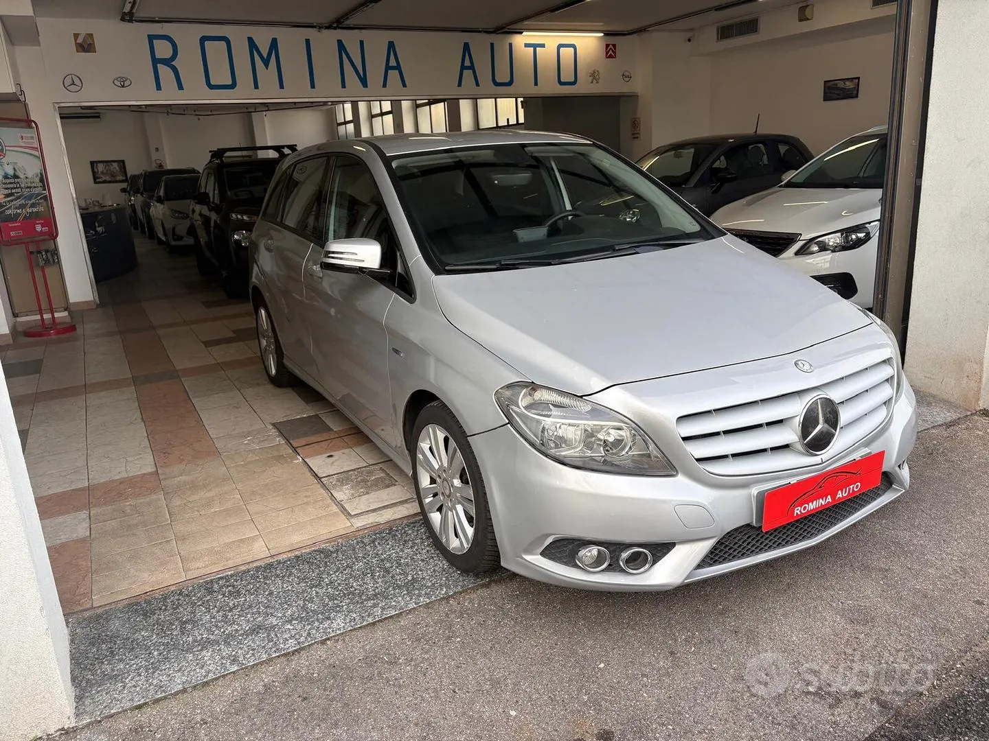 Mercedes-Benz B 180