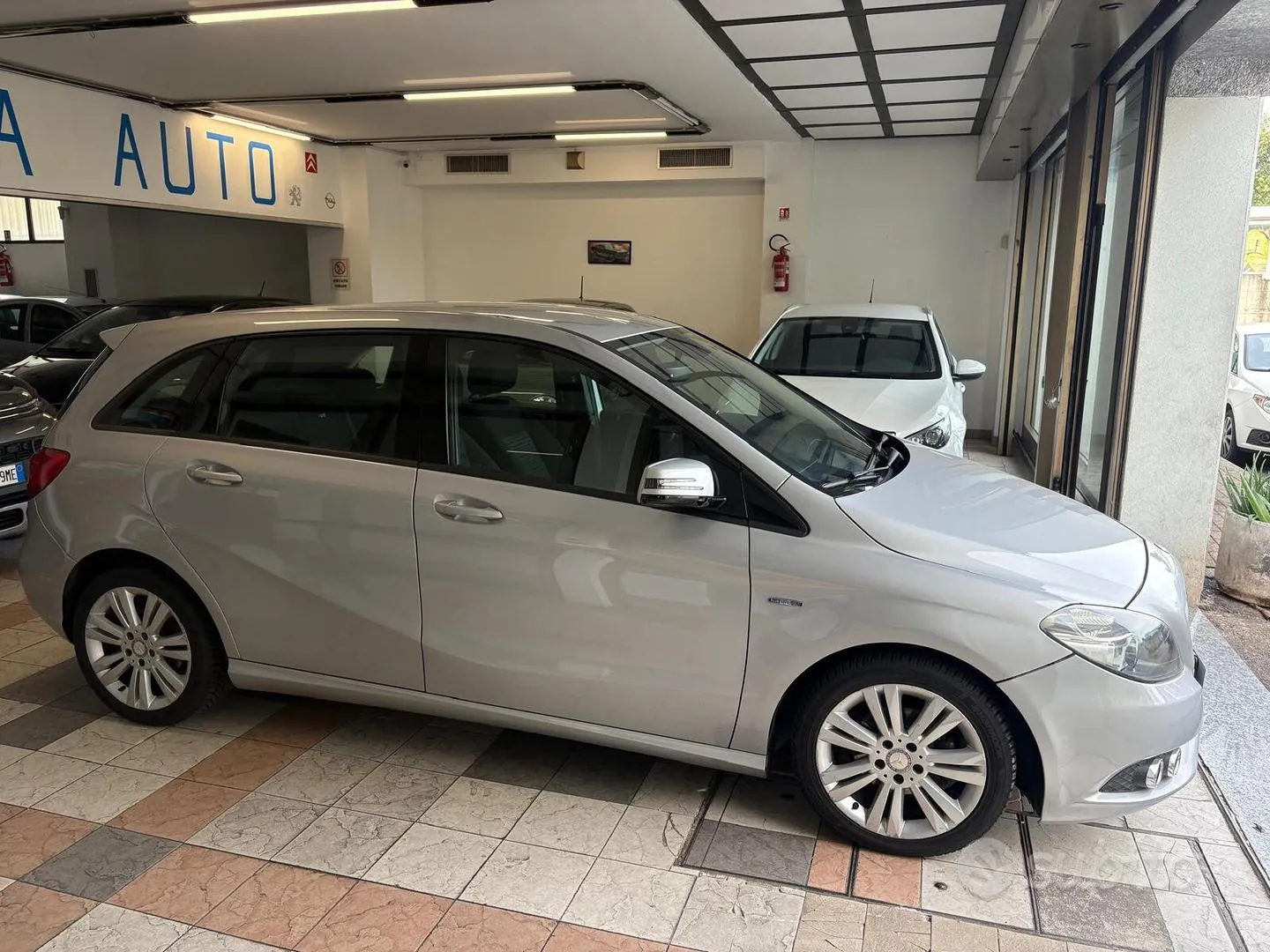 Mercedes-Benz B 180 2012 photo 3
