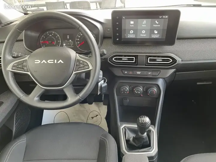Dacia Sandero 2024 photo 2