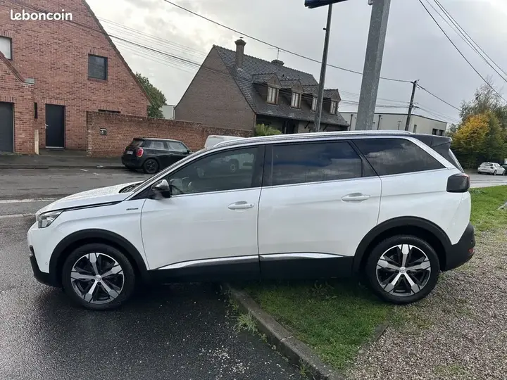 Peugeot 5008 2019 photo 2
