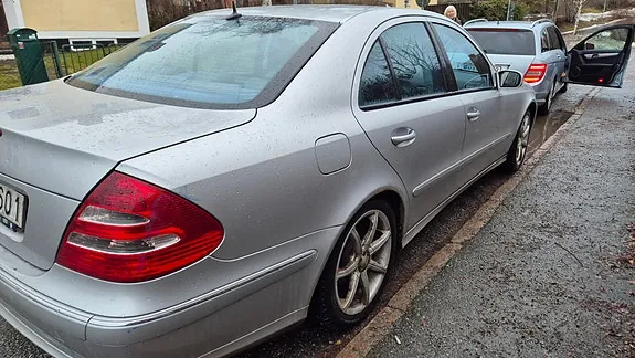 Mercedes-Benz E320 2004 photo 4