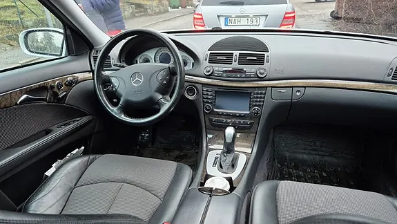 Mercedes-Benz E320 2004 photo 5