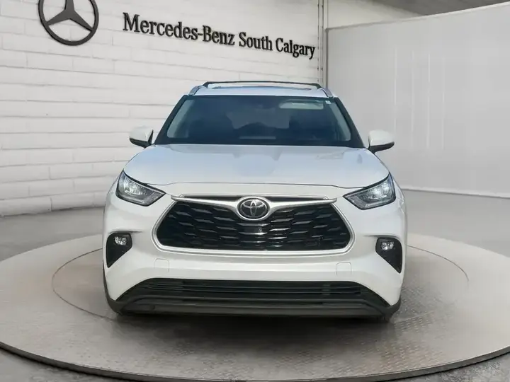 Toyota Highlander 2022 photo 2