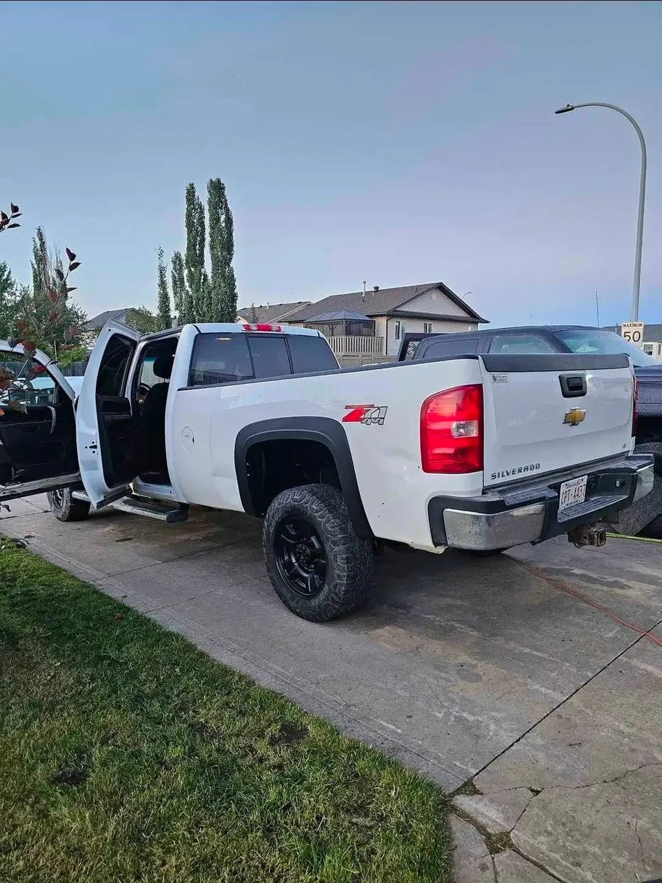 Chevrolet Silverado 3500Hd 2010 photo 4