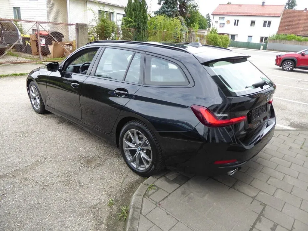 BMW 3 Series 2023 photo 3