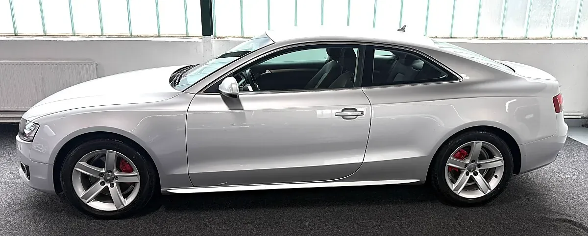 Audi A5 2011 photo 2