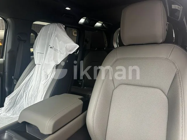 Land Rover Defender 2026 photo 5