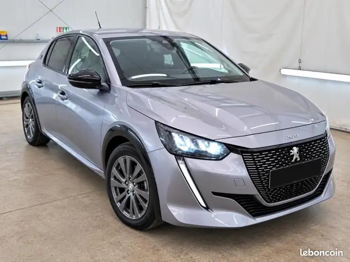 Peugeot 208 2023 photo 3