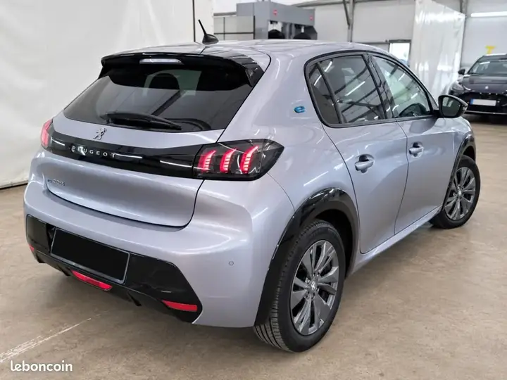 Peugeot 208 2023 photo 4