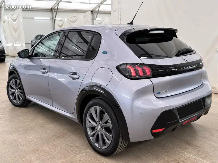 Peugeot 208 2023 photo 5