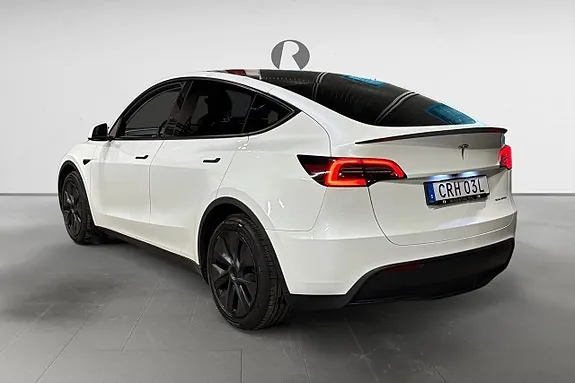 Tesla Model Y 2025 photo 5