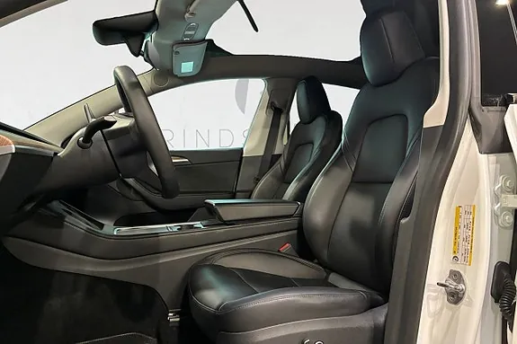 Tesla Model Y 2025 photo 3