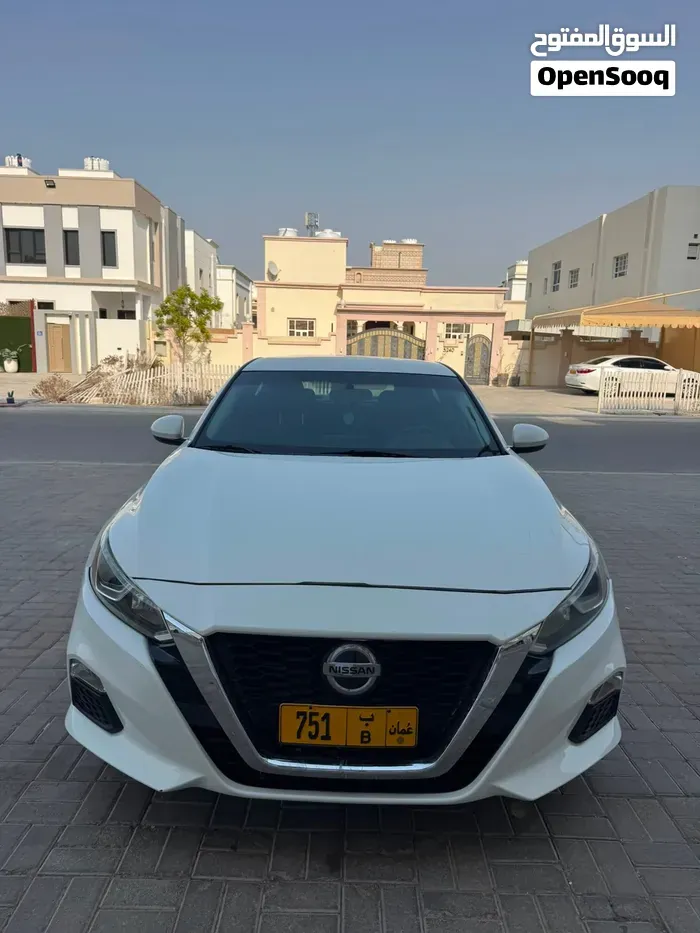 Nissan Altima 2019 photo 2
