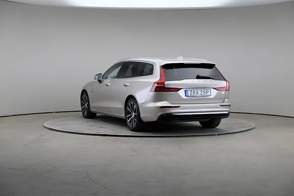 Volvo V60 2024 photo 2