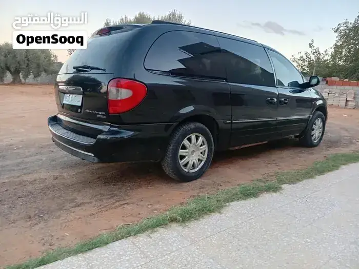 Chrysler Grand Voyager 2006 photo 2
