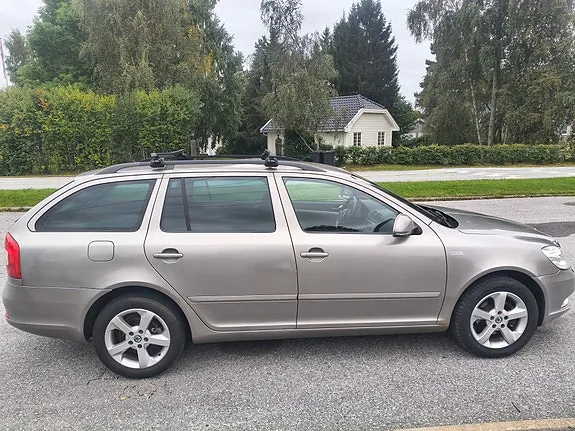 Skoda Octavia 2011 photo 4