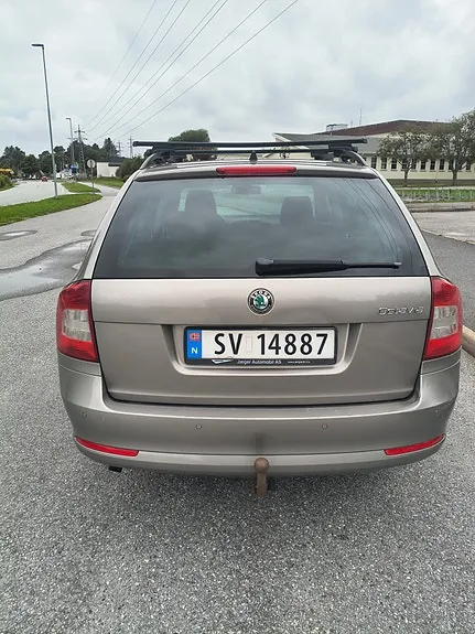 Skoda Octavia 2011 photo 3