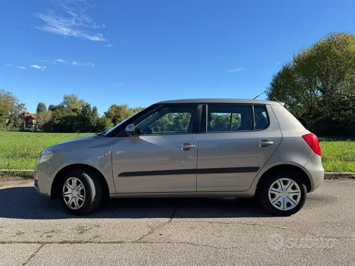 Skoda Fabia 2008 photo 2