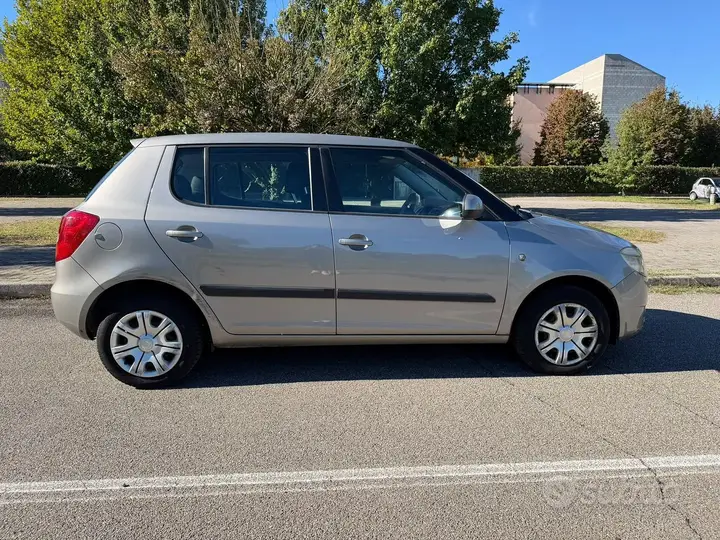 Skoda Fabia 2008 photo 3