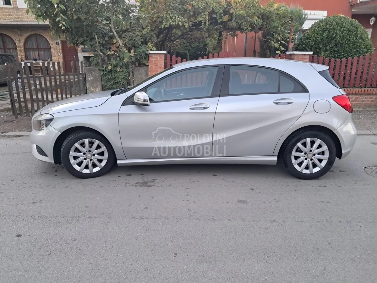 Mercedes-Benz A180 2013 photo 3