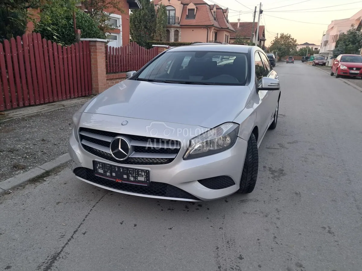 Mercedes-Benz A180