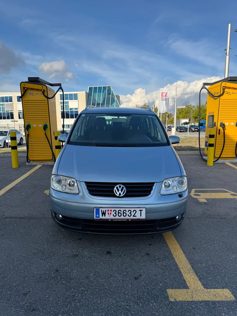 Volkswagen Touran 2006 photo 2