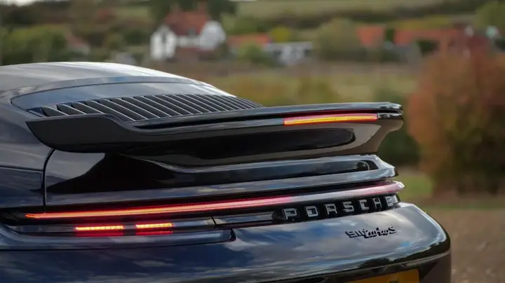 Porsche 911 2023 photo 4