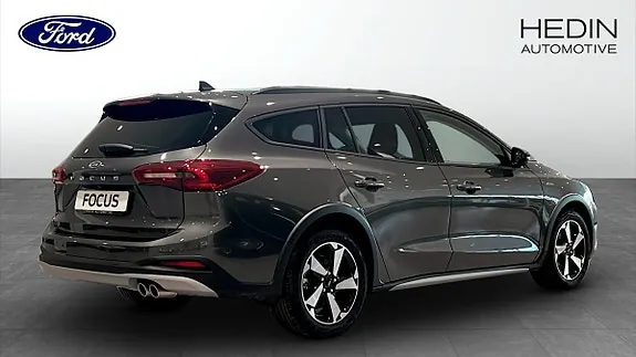 Ford Focus 2024 photo 2