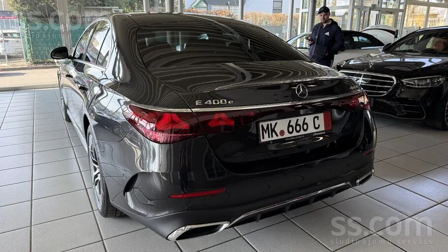 Mercedes-Benz E400E