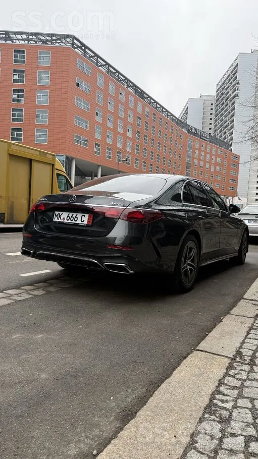 Mercedes-Benz E400E 2024 photo 3