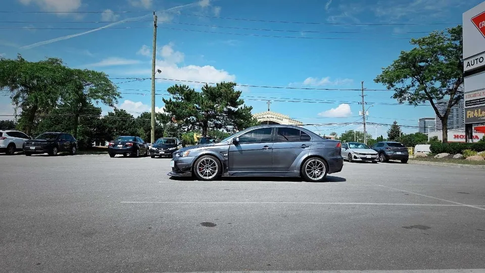 Mitsubishi Lancer Evolution 2010 photo 5