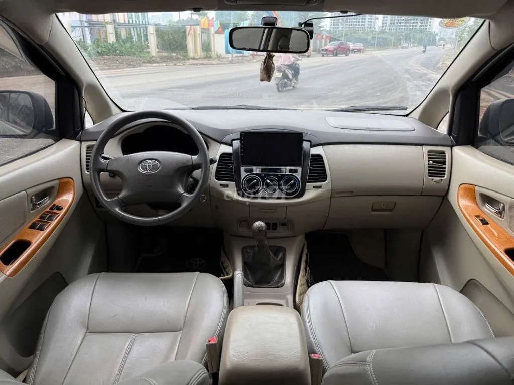 Toyota Innova 2011 photo 4