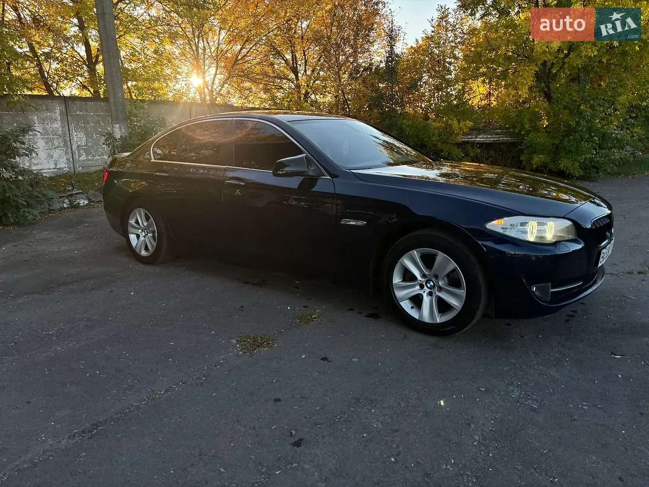 BMW 5 Series 2011 photo 2