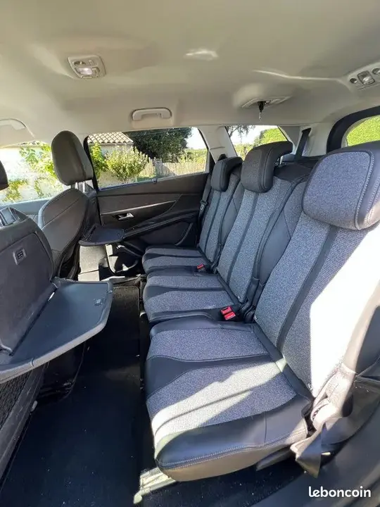 Peugeot 5008 2017 photo 2