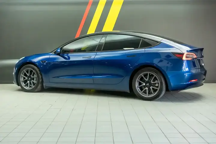 Tesla Model 3 2022 photo 3