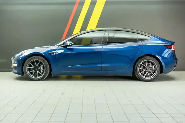 Tesla Model 3 2022 photo 2