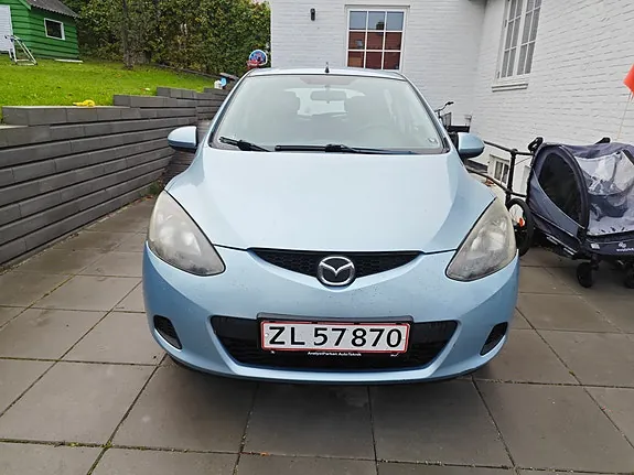 Mazda 2 2008 photo 2