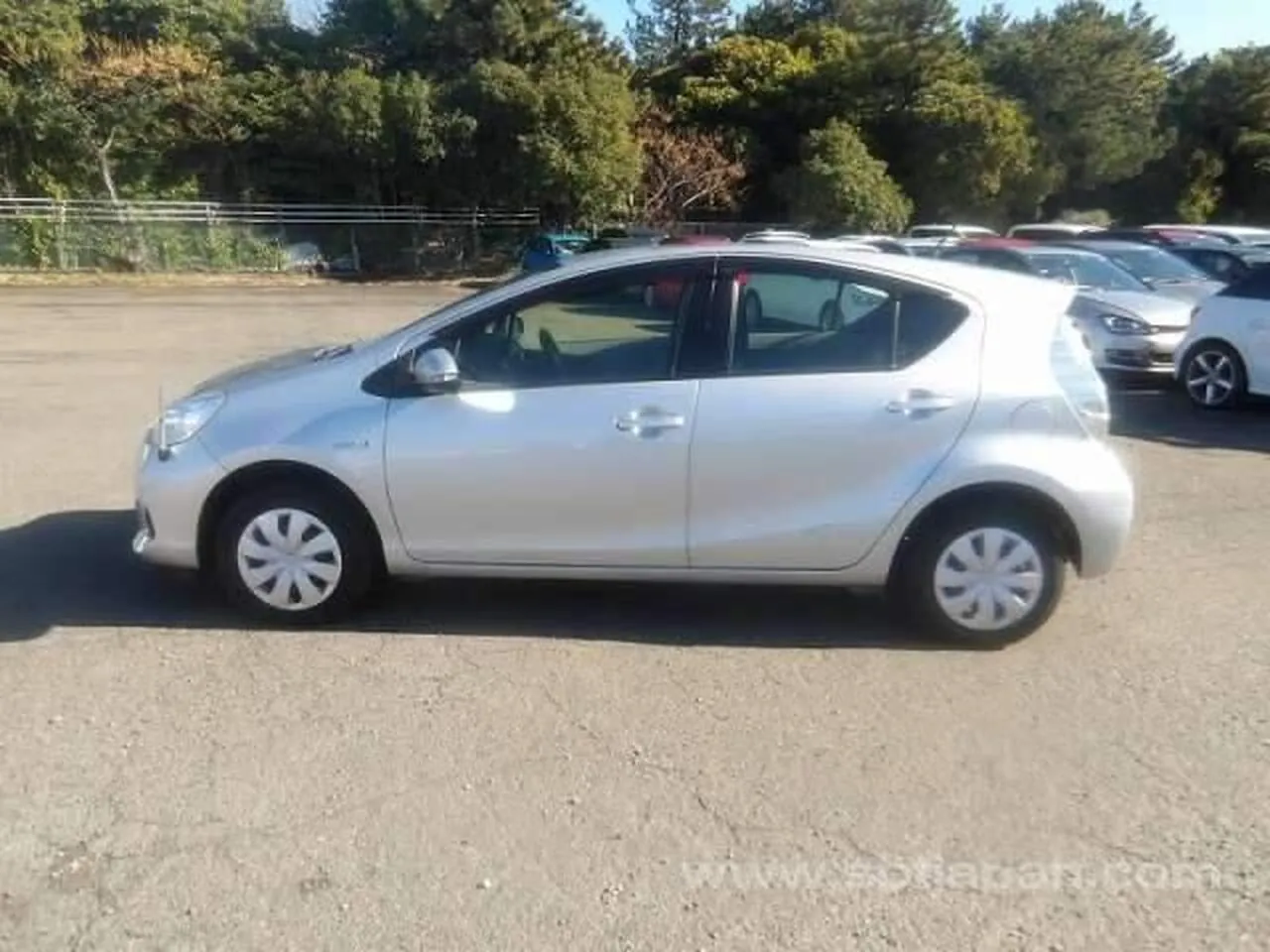 Toyota Aqua 2015 photo 2