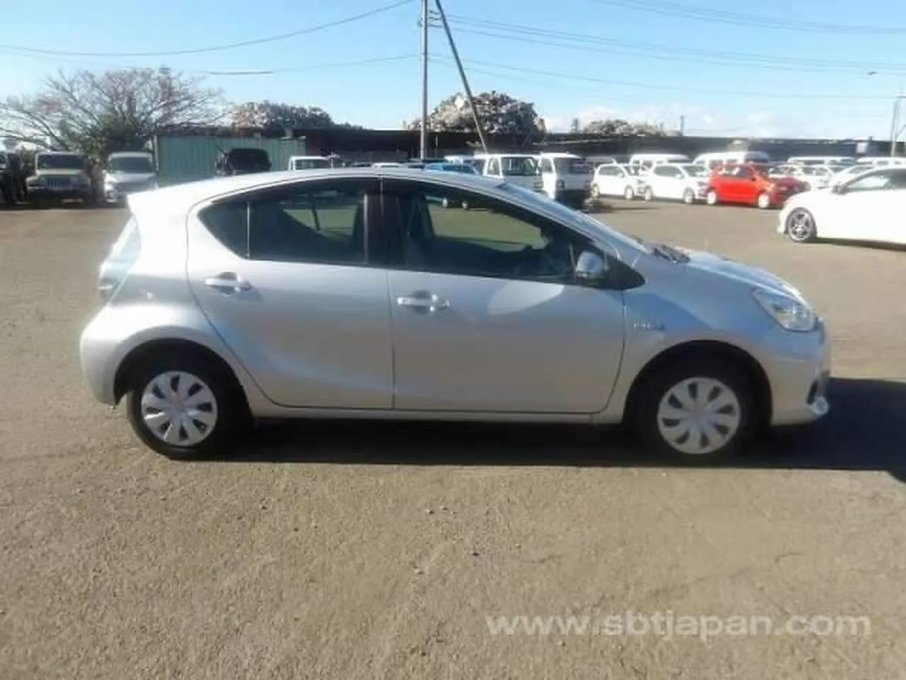 Toyota Aqua 2015 photo 5