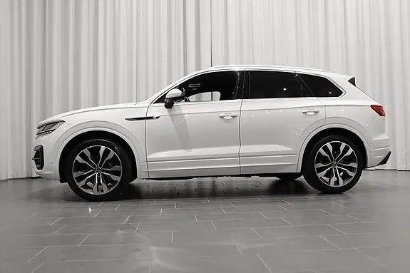 Volkswagen Touareg 2023 photo 2