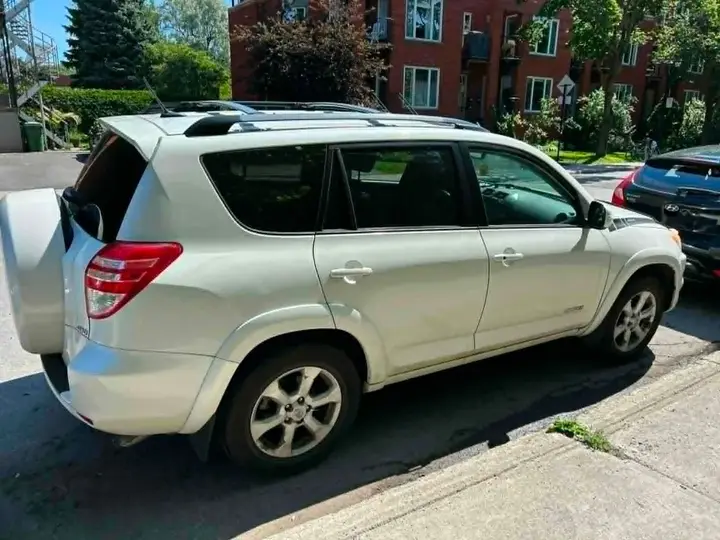 Toyota Rav4 2010 photo 3