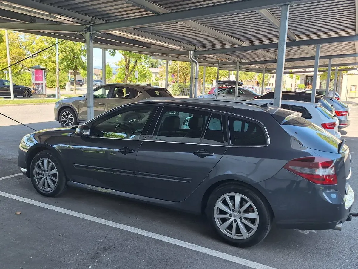 Renault Laguna 2013 photo 2