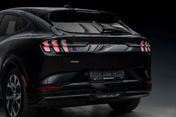 Ford Mustang Mach-E 2023 photo 3
