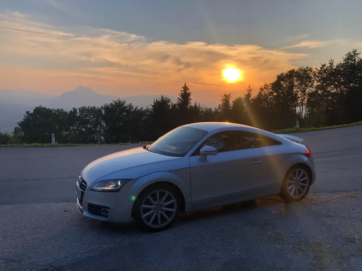 Audi Tt 2012 photo 2