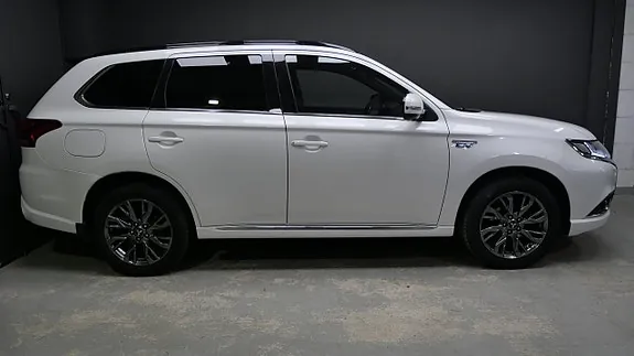 Mitsubishi Outlander 2017 photo 2