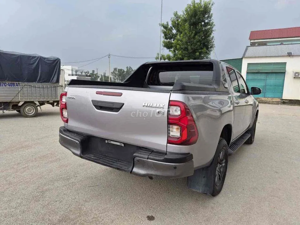 Toyota Hilux 2023 photo 3