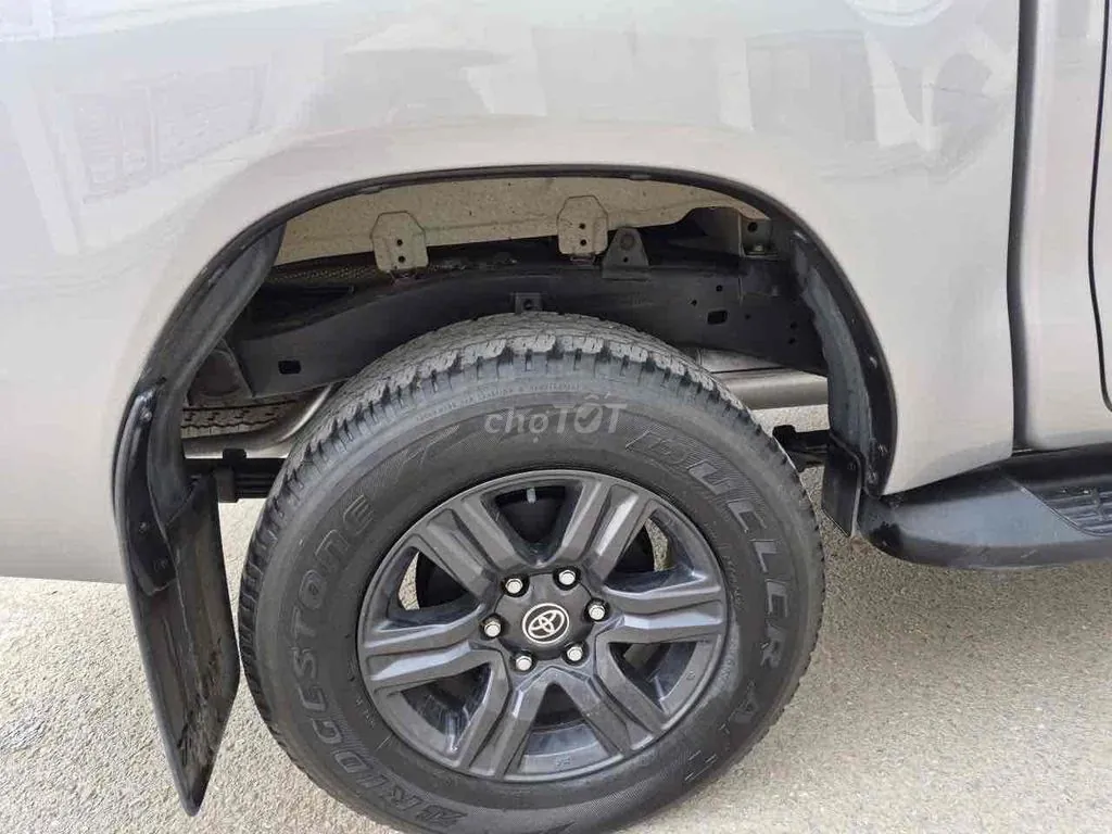 Toyota Hilux 2023 photo 5