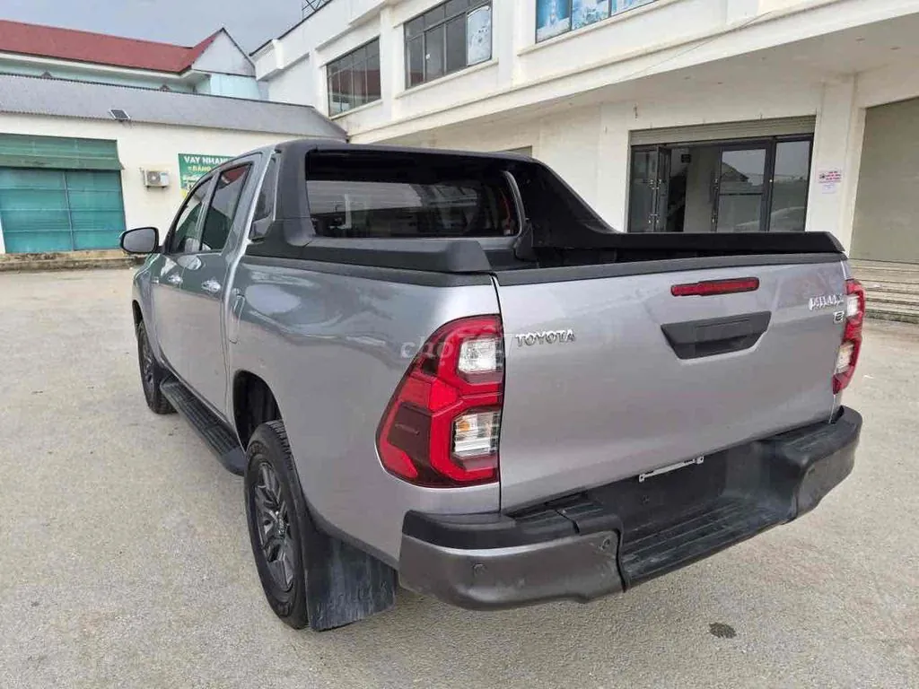 Toyota Hilux 2023 photo 2